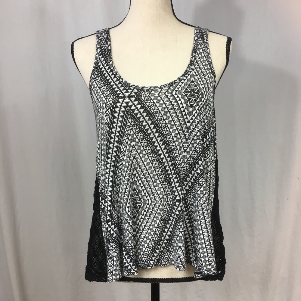 ✈️ FREE IN BUNDLE Junie and Jade Patterned Tank